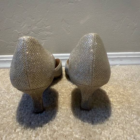 Like New Jewel Badgley Mischka Dotty glitter d'Orsay kitten heel pump - Picture 4 of 9